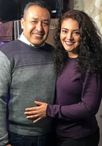 Image-V-Nanci-y-Alfredo-Celebrando-Juntos-1-210x300