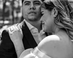 Image-Rectangular-Adriana-y-Luis-Celebrando-Juntos-1-300x238