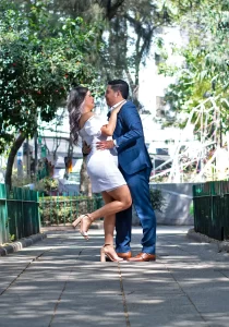 Image-V-Adriana-y-Luis-Celebrando-Juntos-2-210x300