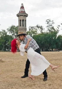 Image-V-Isamar-y-Miguel-Celebrando-Juntos-1-210x300