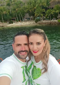 Image-V-Boda-Vanessa-y-Miguel-Celebrando-Juntos-1-210x300